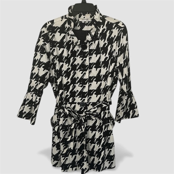Appraisal Jackets & Blazers - Appraisal large herringbone, pattern, black and white button down Coat Large